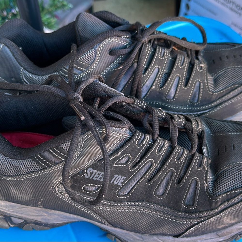 Sketchers Steel Toe Tennis Shoes Men’s Size 12